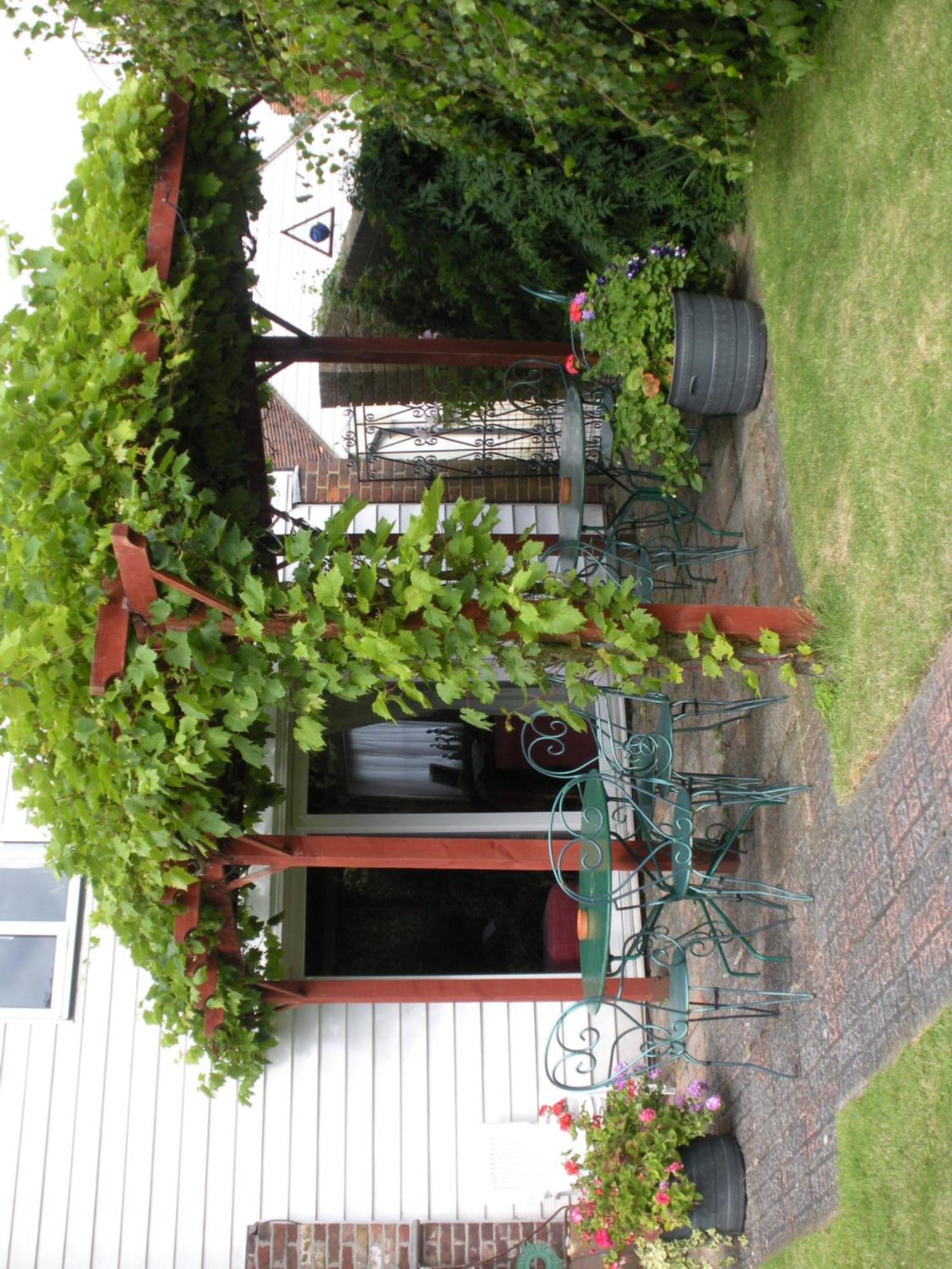 Manor Farm Oast Bed & Breakfast Winchelsea Exterior photo